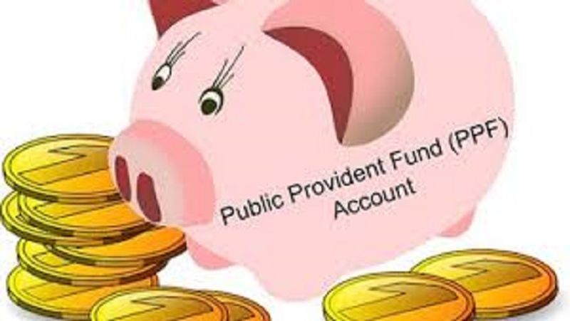 पीपीएफ (PPF) अकाउंट में न्यूनतम 500 रुपए जमा करना जरूरी है। इस स्कीम में सालाना 1.5 लाख रुपए अधिकतम निवेश किया जा सकता है। इसमें हर महीने भी निवेश किया जा सकता है। इस तरह, साल में 12 बार निवेश का मौका मिलता है। (फाइल फोटो)
