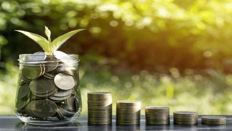 पीपीएफ (PPF) अकाउंट में अगर कोई अधिकतम 1.5 लाख रुपए से ज्यादा का निवेश करता है, तो उसे एक्स्ट्रा जमा अमाउंट पर ब्याज का लाभ नहीं मिलेगा। इसके साथ ही, अतिरिक्त जमा राशि पर टैक्स में भी किसी तरह की छूट नहीं मिलेगी। (फाइल फोटो)