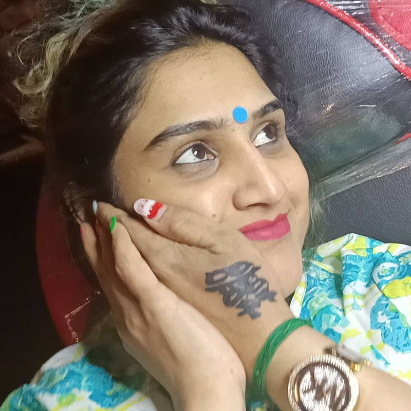 ఈ ఫోటోలను తాజాగా ఆమె ఇన్ స్టాగ్రామ్ ద్వారా సోషల్ మీడియాలో పంచుకుంది. ప్రస్తుతం ఆయా ఫోటోలు వైరల్ అవుతున్నాయి.