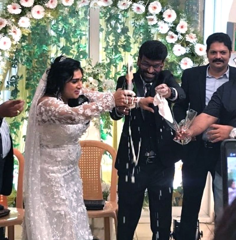 కానీ ఈ వివాహ బంధం ఎక్కువ రోజులు నిలవలేదు. కేవలం నాలుగు నెలల్లోనే వీరిద్దరు విడిపోయారు. అతను మద్యానికి, సిగరేట్ కి బానిస కావడమే అందుకు కారణంగా చెబుతుంది వనిత.