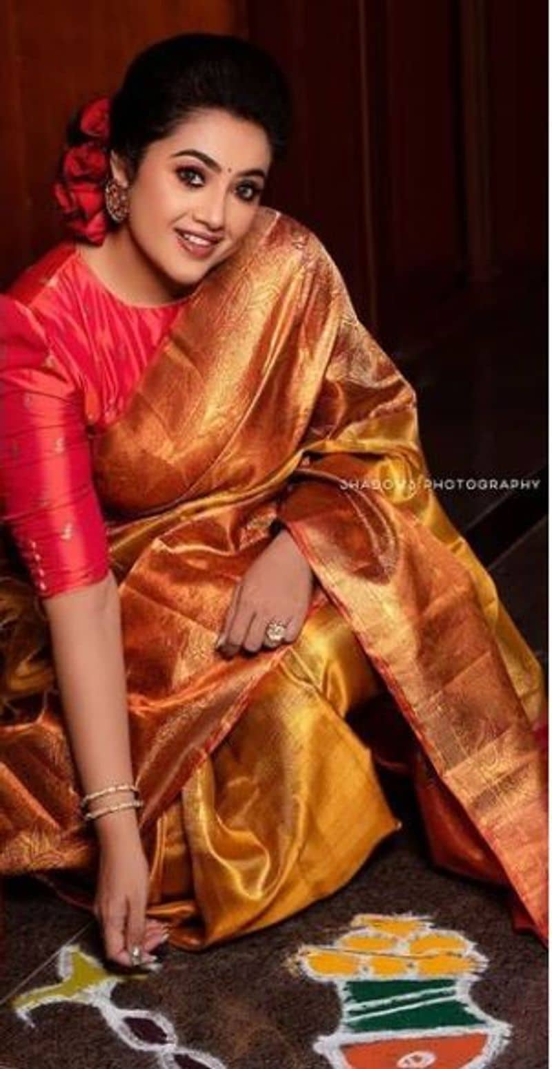 மேலும் தற்போது நீண்ட இடைவெளிக்கு பின், சூப்பர் ஸ்டார் ரஜினிகாந்த் இயக்குனர் சிறுத்தை சிவா இயக்கத்தில் நடித்து வரும் 'அண்ணாத்த' படத்தில் நடித்து வருகிறார்.