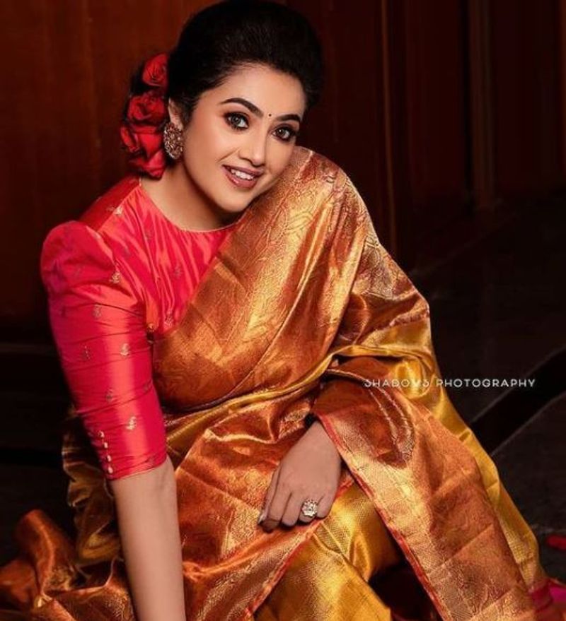 தலைவருடன் முக்கிய கதாபாத்திரத்தில் நடிக்கும் மீனா அடுத்த ரவுண்டுக்கு தயாராகி உள்ளதால்... அவ்வப்போது கலக்கல் போட்டோ ஷூட் புகைப்படங்களையும் வெளியிட்டு வருகிறார். 