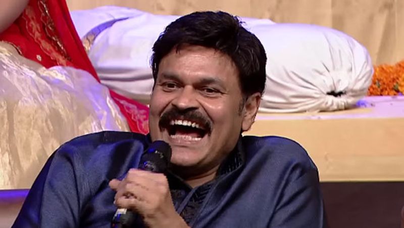 తన యూట్యూబ్ ఛానల్ ద్వారా కామెడీ షోస్ నుండి సోషల్ అండ్ ఎకనమిక్ మరియు పొలిటికల్ టాపిక్స్ డిస్కస్ చేస్తున్నాడు. ట్విట్టర్, ఇంస్టాగ్రామ్ లో చాలా యాక్టీవ్ గా ఉంటున్నారు ఆయన.