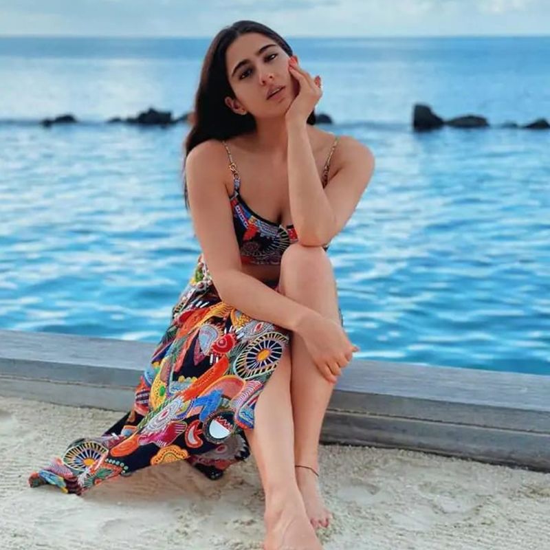 সারা আলি খান, প্রতিবছরই একটা করে ট্রিপ করে থাকেন ভাই ও মা অমৃতার সঙ্গে। সমুদ্র সৈকত থেকে একাধিক ছবি শেয়ারও করেন ভক্তদের জন্য।
