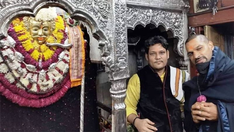 भारतीय टीम की जीत से वह इतना खुश हो गए कि रात के वक्त वह बाबा काल भैरव के दरबार में मत्था टेकने पहुंचे और वहां विधि-विधान से पूजा अर्चना की। इस दौरान उन्होंने टीम की जीत का सिलसिला जारी रहने के लिए भैरवनाथ से प्रार्थना की।