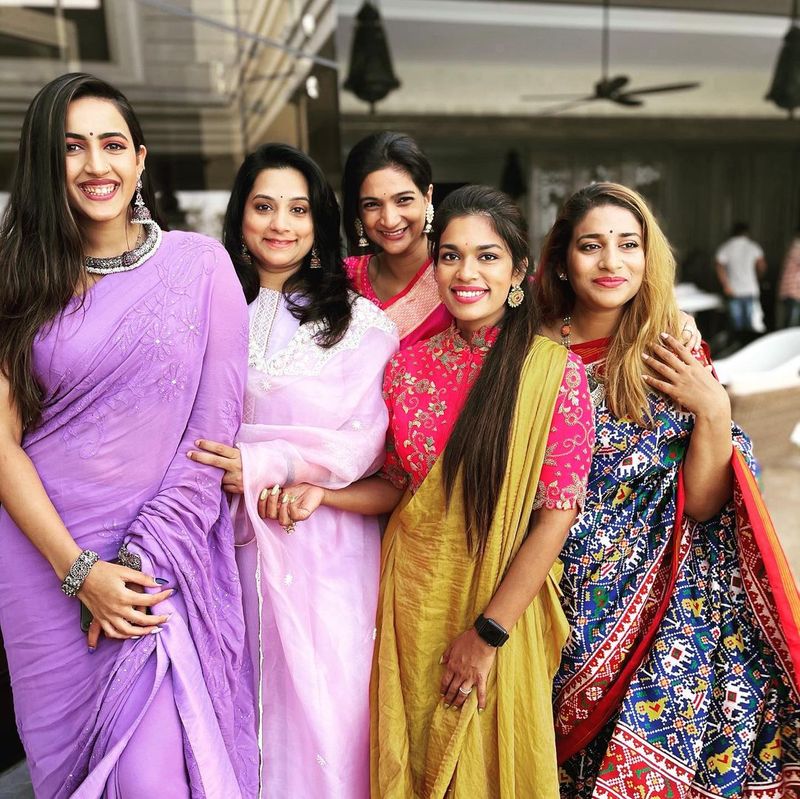 ఇక సంక్రాంతి వేడుకలు కుటుంబ సభ్యులతో జరుపుకున్న ఈ కొత్త జంట, హ్యాపీ లైఫ్ లీడ్ చేస్తున్నారు. వీరిద్దరికి పెళ్ళై నెల రోజులు పూర్తి కావడం జరిగింది.