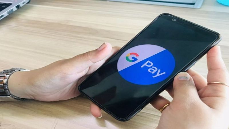 नेशनल पेमेंट्स कॉरपोरेशन ऑफ इंडिया (NPCI) के आंकड़ों के मुताबिक, नवंबर 2020 में यूपीआई बेस्ड पेमेंट ऐप्स के जरिए 221 करोड़ से ज्यादा ट्रांजैक्शन हुए थे। इसके जरिए 3 लाख 90 हजार करोड़ रुपए से ज्यादा का लेन-देन हुआ। (फाइल फोटो)
