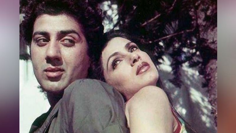 डिंपल की वजह से सनी अपनी पत्नी और बच्चों के साथ वो नहीं करना चाहते थे जो उनके पापा धर्मेंद्र ने किया था। धर्मेंद्र ने जब हेमा मालिनी से शादी की, तब उनकी पत्नी प्रकाश कौर, बेटे सनी और बॉबी और दोनों बेटियों को बुरे दौर से गुजरना पड़ा था। उन दिनों यह किस्सा भी मशहूर था कि कैसे सनी चाकू लेकर हेमा मालिनी और उस समय की मशहूर जर्नलिस्ट देवयानी चौबाल को मारने दौड़े थे। सनी नहीं चाहते थे कि उनके बेटों के साथ भी ऐसा हो। 
