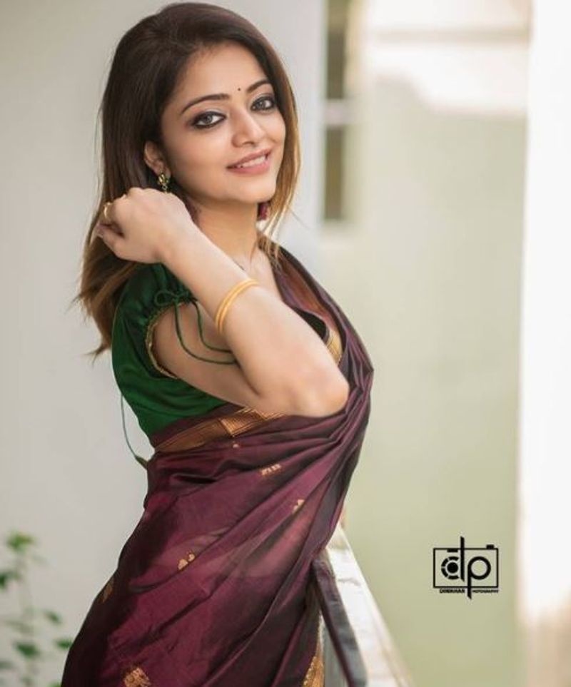 வாவ்... சேலையில் ரசிகர்களை வசீகரிக்கும் ஜனனி ஐயர் 