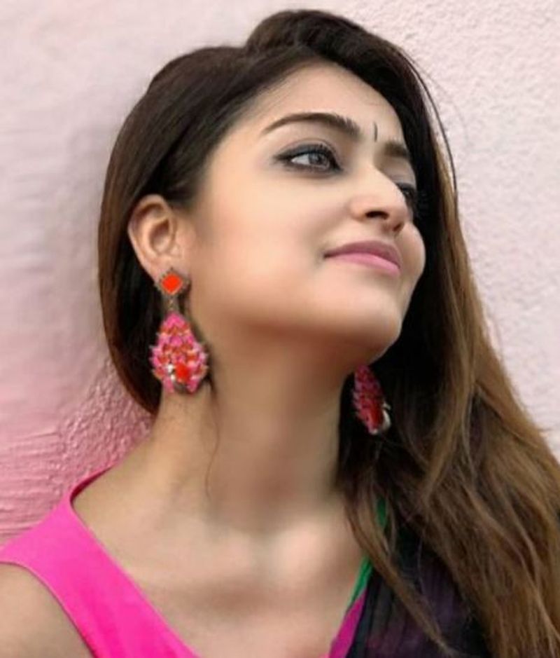 பிக்பாஸ் ஜனனியின் செம்ம கியூட் ஸ்டில் 