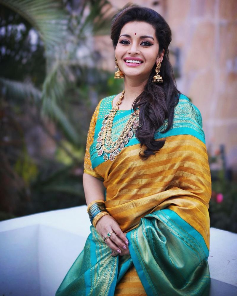 పవన్ తో విడాకుల తర్వాత రేణూ దేశాయ్ ఆయనపై పరోక్షంగా తీవ్ర ఆరోపణలు చేశారు. ఒక్క రూపాయి కూడా అతను ఇవ్వలేదని, ఇద్దరు పిల్లల పోషణ కోసం అనేక ఇబ్బందులు పడ్డట్లు ఆమె వెల్లడించారు.