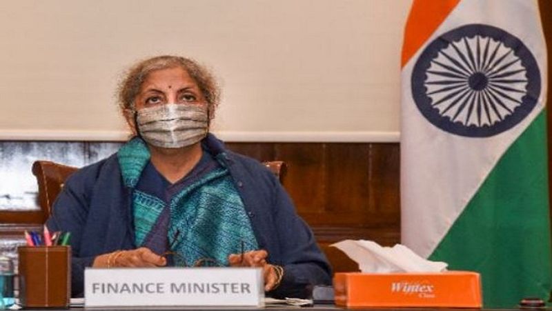 प्रधानमंत्री नरेंद्र मोदी ने 2014 में स्वतंत्रता दिवस पर अपने संबोधन में जन धन योजना शुरू किए जाने की घोषणा की थी। उसी साल 28 अगस्त को इस योजना की शुरुआत की गई थी। सरकार ने 2018 में ज्यादा सुविधाओं और फायदों के साथ इस योजना के दूसरे चरण की शुरुआत की। (फाइल फोटो)