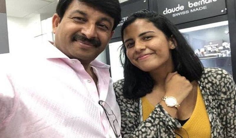 दरअसल, मनोज तिवारी से मीडिया द्वारा पूछा गया कि क्या उन्होंने अपनी बेटी का नाम सोचा था? तो इस पर उन्होंने कहा था कि उनकी बेटी रीति तिवारी ने ये हक उनसे छीन लिया और अपनी छोटी बहन का प्यारा सा नाम सान्विका तिवारी रखा।