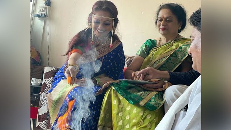 इसके अलावा मानसी टीवी शो में भी काम करती आई हैं। उन्होंने चार दिवस ससुचे, चला हवा येअु द् या जैसे टीवी शोज में भी काम किया है।