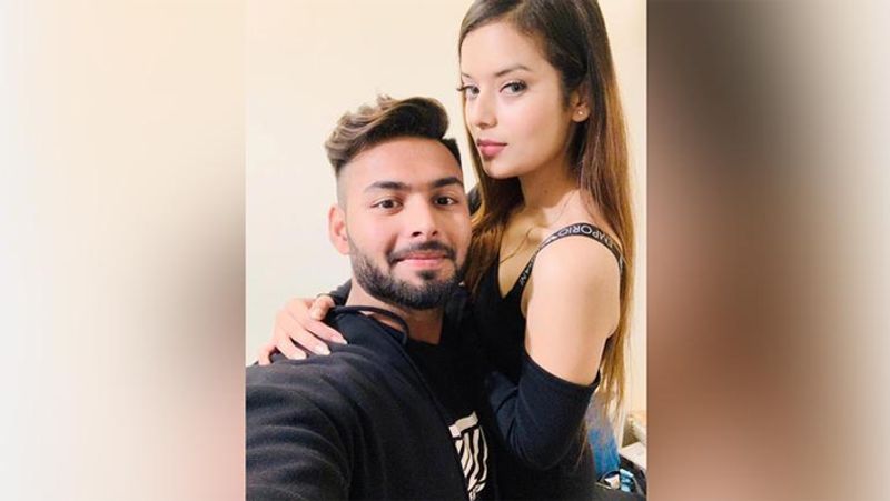 इसके बाद दोनों के बीच जो भी था उसका अंत हो गया और बाद में पंत का नाम ईशा नेगी के साथ जुड़ गया। दोनों 5 साल से एक-दूसरे को डेट कर रहे थे। 2019 में उनका रिश्ता सार्वजनिक हुआ।
