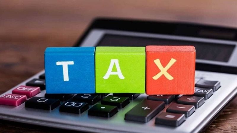 इस बजट से टैक्सपेयर्स को यह उम्मीद भी है कि पर्सनल टैक्स में उन्हें राहत मिलेगी। फेडरेशन ऑफ इंडियन चैंबर्स ऑफ कॉमर्स एंड इंडस्ट्री (FICCI) द्वारा कराए गए एक सर्वेक्षण से यह पता चला है कि करीब 40 फीसदी लोग इस बजट में डायरेक्ट टैक्स प्रपोजल्स में पर्सनल टैक्स में राहत की उम्मीद कर रहे हैं। इसके अलावा, 47 फीसदी लोगों की मांग है कि सरकार प्रत्यक्ष करों के स्लैब को बढ़ाए। (फाइल फोटो)
