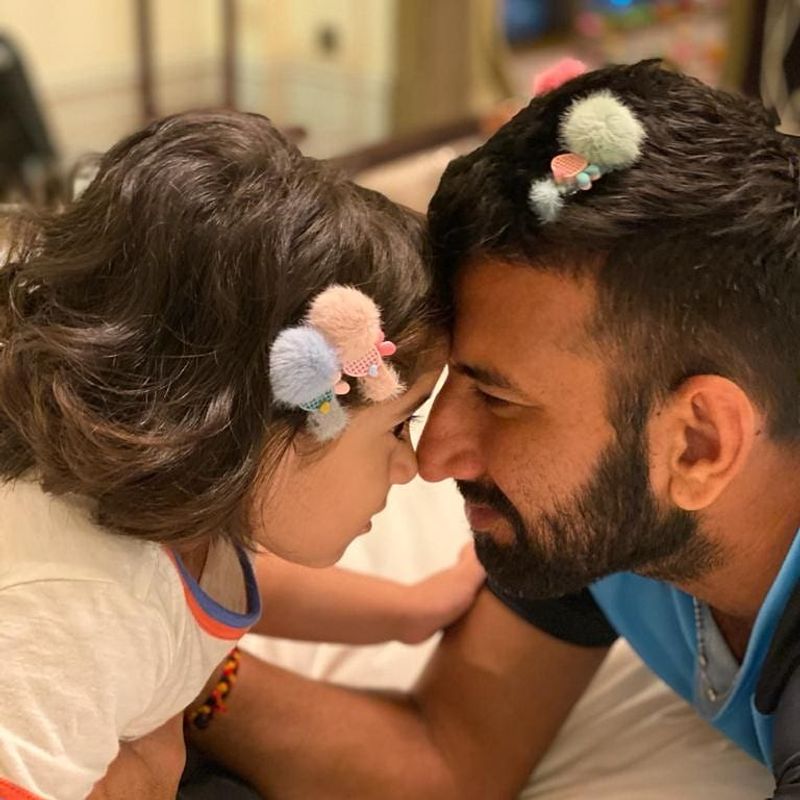 భారత టెస్టు స్పెషలిస్ట్ ప్లేయర్ ఛతేశ్వర్ పూజారా క్యూట్ ఫ్యామిలీ ఫోటోలు...