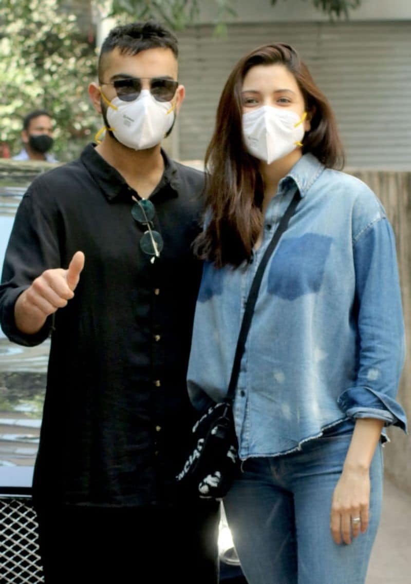 Today, Virat Kohli and Anushka Sharma both were spotted together. While Virat donned in all black attire paired with a black sunglass and white mask, Anushka Sharma was seen in denim on denim and looked glamourous.
