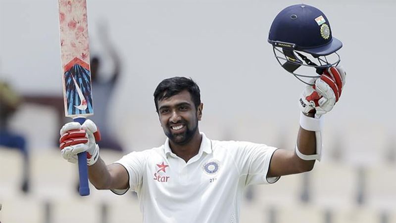 जडेजा के विकल्प के रूप में आर अश्विन (Ravichandran Ashwin) को भी देखा जा सकता है। गेंदबाजी से कमाल दिखाने के साथ ही वह बल्लेबाजी भी कर सकते हैं। इसकी बानगी ऑस्ट्रेलिया के खिलाफ खेले गए दूसरे टेस्ट मैच में देखी गई थी। जहां चोटिल होने के बाद भी अश्विन ने हनुमा विहारी के साथ 62 रनों की साझेदारी करते हुए मैच को ड्रॉ करवाया था। इस मैच में अश्विन 128 गेंदों पर 39 रन बनाकर नाबाद लौटे थे।