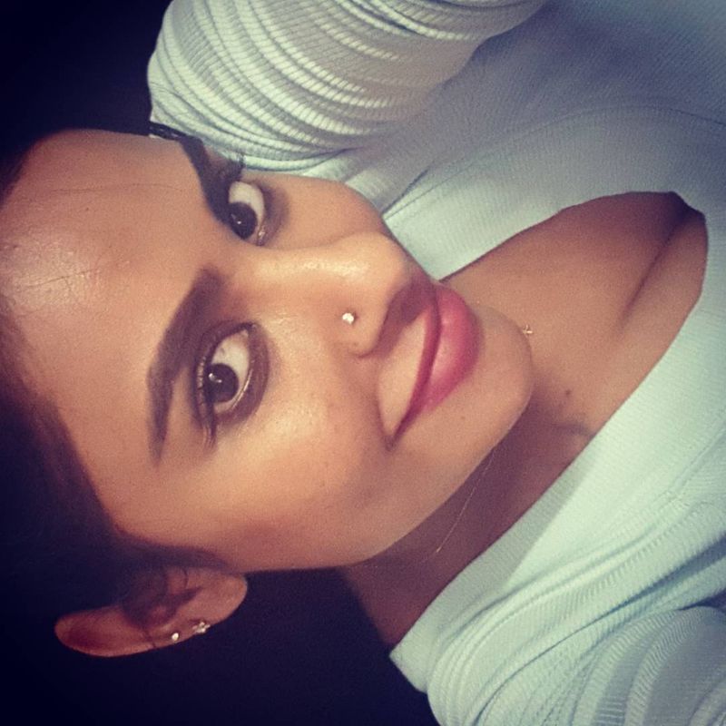 ఆ తరువాత శ్రీ రెడ్డి ప్రాముఖ్యం ఉన్న పాత్రలు ఏవి చేయలేదు.  సోషల్ మీడియాలో మాత్రం తరచుగా శ్రీ రెడ్డి హాట్ కామెంట్స్ చేయడంతో పాటు, గ్లామర్ ఫోటోలు పంచుకుంటుంది.