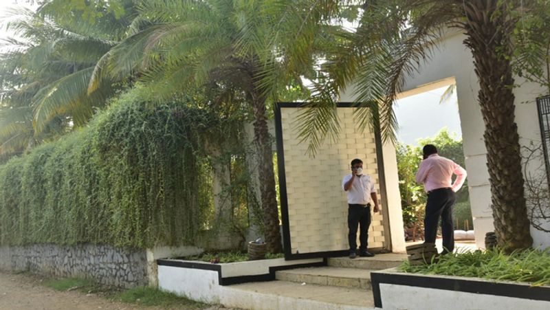 पहले कपल 2020 में वियतनाम में शादी करने की प्लानिंग कर रहाा था, लेकिन कोविड-19 महामारी के कारण प्रोग्राम पोस्टपोन हो गया था। मीडिया रिपोर्ट्स में सूत्रों के हवाले से कहा जा रहा है कि अब वरुण और नताशा एक आलीशान महल में शादी करेंगे।