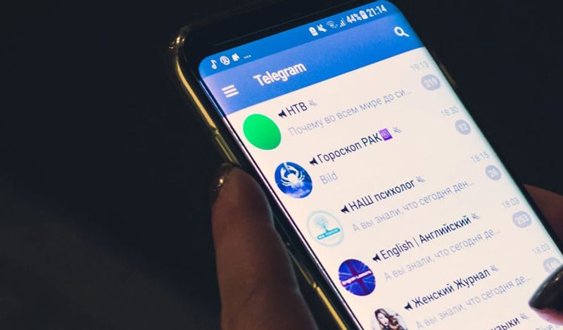 WhatsApp ने बीते कुछ सालों में लोगों की जिंदगी में काफी इम्पोर्टेन्ट जगह बना ली है। लोग टेक्स्ट के अलावा इसपर वीडियो और ऑडियो कॉल भी करते हैं। ऐसे में प्राइवेसी पॉलिसी की वजह से अब लोग दूसरे ऐप्स पर स्विच कर रहे हैं। 