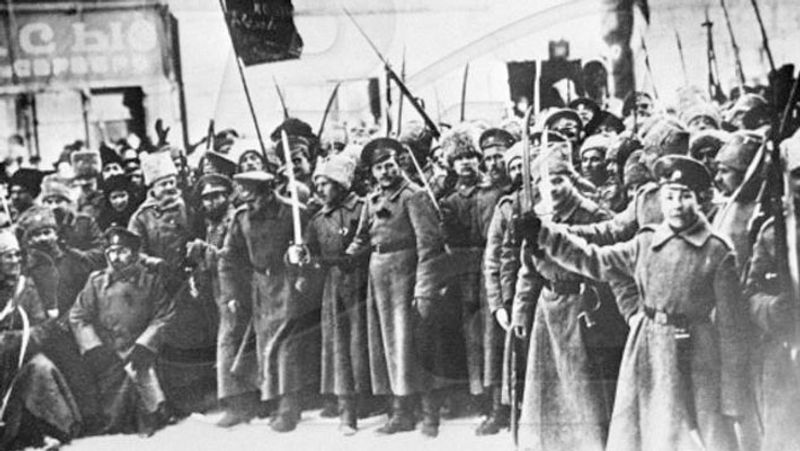 रूसी क्रांति 1905 से 1917 तक चली। 1917 में हुई क्रांति को बोल्शेविक क्रांति कहते हैं। बोल्शेविक एक राजनीतिक ग्रुप था। इसने रूस की क्रांति में खास भूमिका निभाई थी।