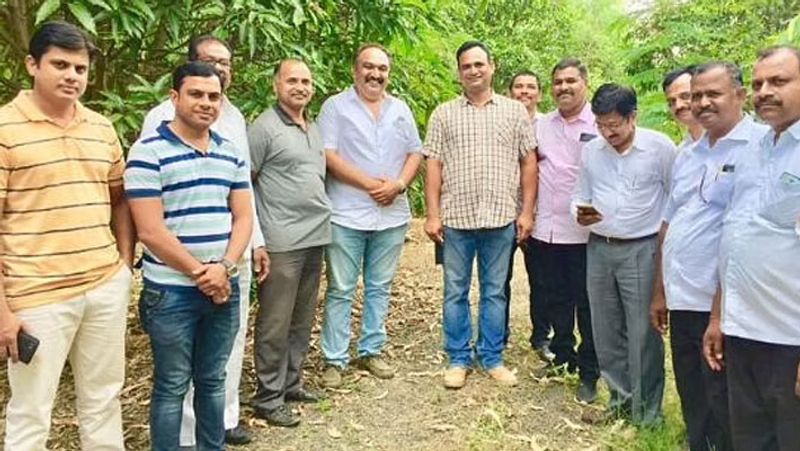 राजशेखर को बांस की खेती करते हुए करीब 20 साल हो गए हैं। अब वे अपना खुद का यूट्यूब चैनल चलाते हैं। इसमें बांस की खेती के टिप्स शेयर करते हैं। पाटिल पिछले 5 सालों में देशभर की यात्रा करके बांस की 200 किस्में जुटा चुके हैं। राजशेखर इंडियन बैंबू मिशन के एडवाइजर के तौर पर भी काम कर चुके हैं। कई सम्मान और पुरस्कारों से नवाजे जा चुके राजशेखर के साथ आज 100 से ज्यादा लोग काम करते हैं। राजशेखर की टीम ही मार्केटिंग आदि का काम देखती है।