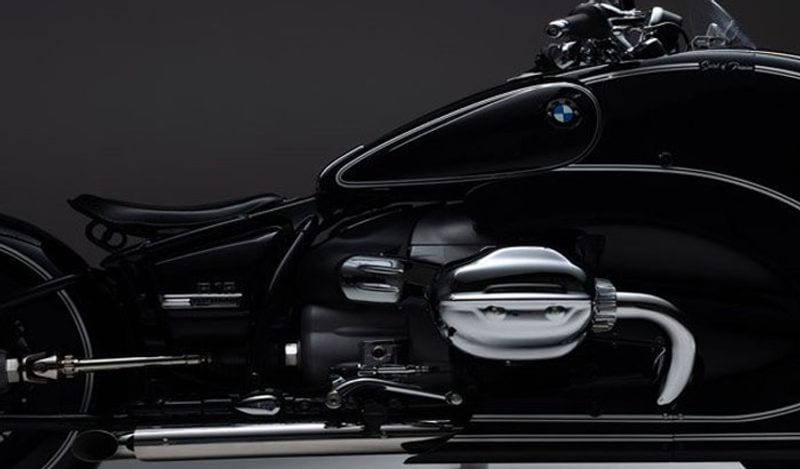 <p>ಆಲ್-ನ್ಯೂ BMW R18 ವೈಯಕ್ತಿಕ ರೈಡರ್ ಆದ್ಯತೆಗಳಿಗೆ ಹೊಂದುವಂತೆ ಮೂರು ರೈಡಿಂಗ್ ಮೋಡ್ಸ್- `ರೈನ್’, `ರೋಲ್’ ಮತ್ತು `ರಾಕ್’ ಒದಗಿಸುತ್ತದೆ. `ರೈನ್ ಮೋಡ್’ನಲ್ಲಿ ಥ್ರಾಟಲ್ ರೆಸ್ಪಾನ್ಸ್ ಅತ್ಯಂತ ಮೃದುವಾಗಿರುತ್ತದೆ ಮತ್ತು ರೈಡಿಂಗ್ ಡೈನಮಿಕ್ಸ್ ಹೆಚ್ಚು ಜಾರುವ ರಸ್ತೆಗಳ ಮೇಲೆ ಹೆಚ್ಚಿನ ಸುರಕ್ಷತೆ ನೀಡುತ್ತದೆ. `ರೋಲ್’ ಮೋಡ್ನಲ್ಲಿ ಎಂಜಿನ್ ಗರಿಷ್ಠ ಥ್ರಾಟಲ್ ರೆಸ್ಪಾನ್ಸ್ ನೀಡುತ್ತದೆ ರೈಡಿಂಗ್ ಡೈನಮಿಕ್ಸ್ ಎಲ್ಲ ರಸ್ತೆಗಳ ಮೇಲೂ ಸೂಕ್ತ ಕಾರ್ಯಕ್ಷಮತೆ ಸಾಧಿಸಲು ನೆರವಾಗುತ್ತದೆ. `ರಾಕ್’ ಮೋಡ್ನಿಂದ ರೈಡರ್ಗಳಿಗೆ ಪೂರ್ಣ ಡೈನಮಿಕ್ ಸಾಮಥ್ರ್ಯ ನೀಡುತ್ತದೆ- ಥ್ರಾಟಲ್ ರೆಸ್ಪಾನ್ಸ್ ಅತ್ಯಂತ ತ್ವರಿತ ಮತ್ತು ನೇರವಾಗಿರುತ್ತದೆ, ಆಟೊಮ್ಯಾಟಿಕ್ ಸ್ಟೆಬಿಲಿಟಿ ಕಂಟ್ರೋಲ್ ಕೊಂಚ ಹೆಚ್ಚು ಜಾರಿಸಲು ಅವಕಾಶ ನೀಡುತ್ತದೆ.</p>