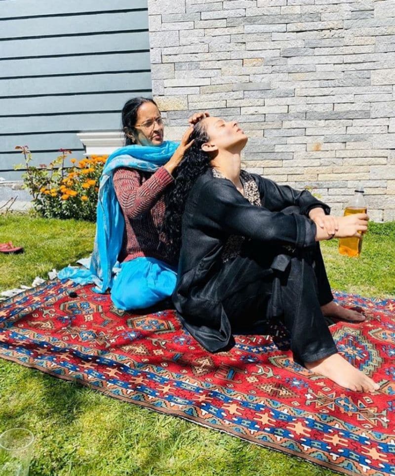 A few days back, Kangana shared a picture with her mother to share her travel plans in 2021.
