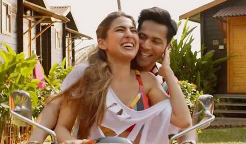 बहरहाल, अगर वरुण धवन के वर्कफ्रंट की बात की जाए तो उन्हें आखिरी बार सारा अली खान के साथ 'कुली नंबर 1' में देखा गया था। इसे उनके पिता ने डायरेक्ट किया था। मूवी को ओटीटी प्लेटफॉर्म अमेजन प्राइम वीडियो पर 25 दिसंबर, 2020 को रिलीज किया गया था। इसके अलावा उनके पास करण जौहर की मल्टीस्टारर फिल्म 'तख्त' भी है, जिसकी शूटिंग इस साल शुरू की जा सकती है। (फोटो- फिल्म कुली नंबर 1 से सारा और वरुण का एक सीन)