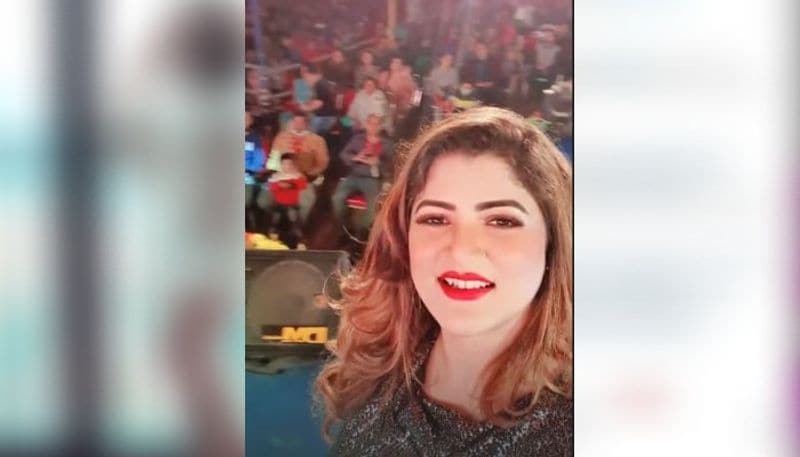 <p>শ্রাবন্তী জানান, এত দিন ধরে আমি অভিনয় জগতে ছিলাম। এবার আমার রাজনৈতিক জীবন শুরু হয়েছে। খুব শীঘ্রই আমি প্রার্থী হতে চলেছি। আপনাদের আশীর্বাদ চাইছি।</p>