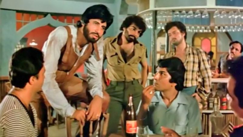 बता दें कि सत्ते पे सत्ता का रीमेक बनाने की तैयारी चल रही है। इसे रोहित शेट्टी और फरहा खान मिलकर बनाने वाले हैं। फिल्म में 7 भाइयों के रोल के लिए तुषार कपूर, श्रेयस तलपड़े, सिद्धार्थ मल्होत्रा, वरुण धवन जैसे एक्टर्स को अप्रोच किया गया है। वहीं अमजद खान वाला रोल संजय दत्त निभा सकते हैं। 