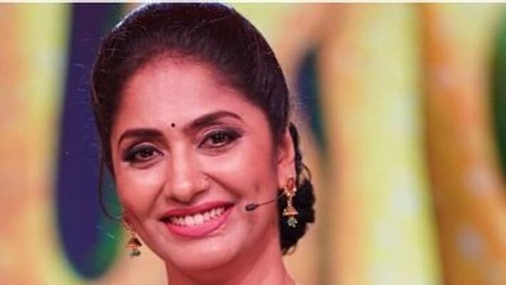 Anchor Jhansi sensational comments on Media Anchor Jhansi sensational comments on Media
