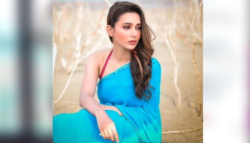 কোনও ভূল খবরে বিশ্বাস করবেন না। গুজবে কান দেবেন না। বিশেষ করে হোয়াটসঅ্যাপে যেগুলো ছড়িয়ে পড়ে।