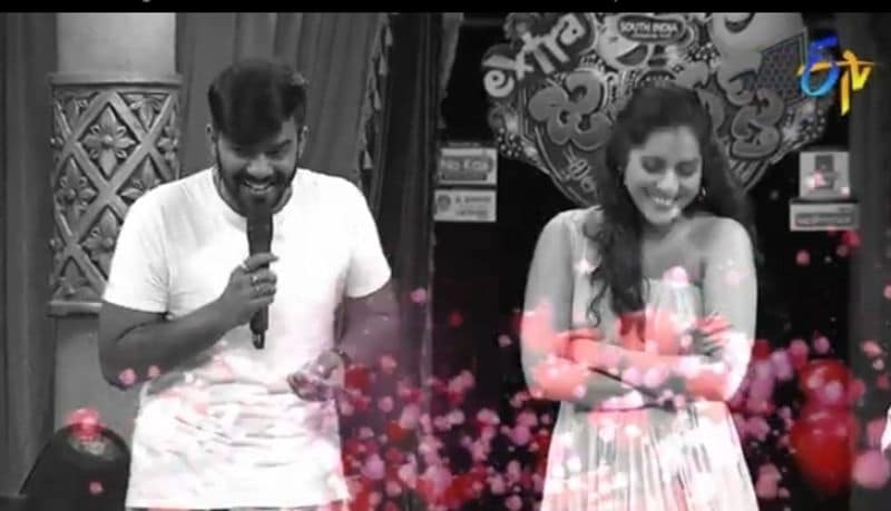 అలాగే సుధీర్ తో మూవీ చేసే ఆలోచనలో ఉన్నట్లు, కథా చర్చలు జరుగుతున్నాయి అన్నారు. అన్నీ కుదిరితే సుధీర్ తో మూవీ ఉంటుందని ఆమె తెలిపారు.