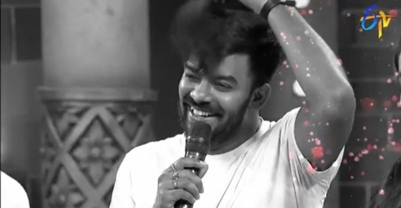 ఎట్టకేలకు సుధీర్ దానికి ఇంకా చాలా సమయం ఉంది మేడం. ఇప్పుడే పెళ్లి చేసుకోను అని చెప్పాడు.