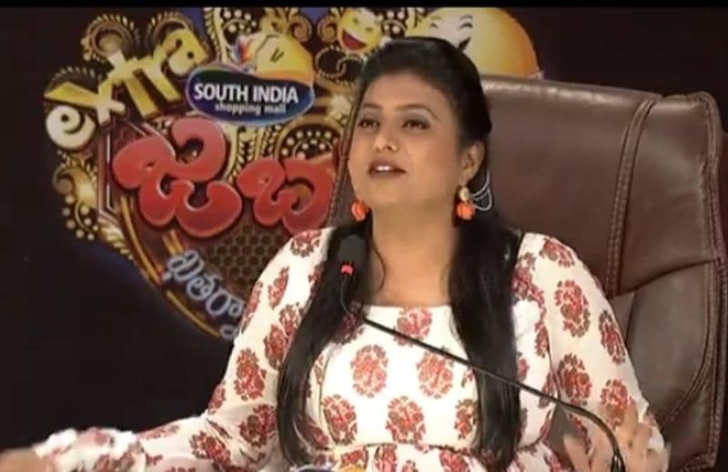 కాగా ఈ స్కిట్ పూర్తయిన వెంటనే రోజా... అవును సుధీర్ ఎప్పటి నుండో అడుగుడుతామని అనుకుంటున్నా, నీ పెళ్లి ఎప్పుడని ఆమె అడిగారు. సుధీర్ తో పాటు ఆమె రష్మిని కూడా కలిసి, మీ పెళ్లి ఎప్పుడు రష్మీ అని అడిగారు.