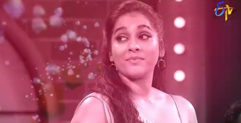 ఆ మధ్య ఓ ఇంటర్వ్యూలో కూడా రష్మీ ఈ విషయం పై స్పందించారు. పెళ్లి చేసుకోకవడానికి కొంచెం సమయం పడుతుంది. వరుడు ఎవరనేని ఇప్పుడే చెప్పలేను అన్నారు.