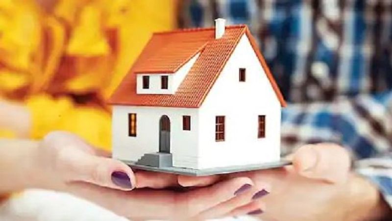 कोटक महिन्द्रा बैंक ने इसका नाम अनबिलिवेबल लो होम लोन (Unbelivable Low Home Loan) रखा है। बैंक का कहना है कि कोविड-19 महामारी के बीच लोगों को अपना घर खरीदने का मौका देने के लिए बैंक ने यह स्कीम लॉन्च की है। (फाइल फोटो)