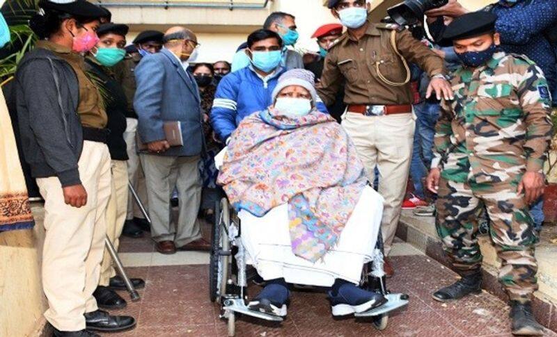 Former Bihar CM Lalu Prasad Yadav shifted to AIMS hospital Delhi due to a respiratory problem ckm