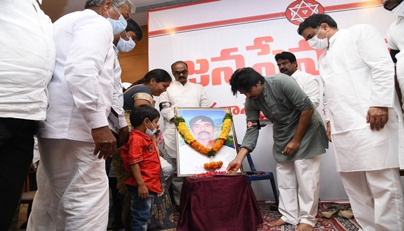 దీంతో గ్రామ పంచాయితీ ఎన్నికలను జనసైనికులు సీరియస్ గా తీసుకొన్నారు. రాపాక వరప్రసాద్ కు చెక్ పెట్టాలని ప్లాన్ వేశారు. శత్రువుకు శత్రువు మిత్రుడు అనేది నానుడి. దీంతో వైసీపీకి చెక్ పెట్టేందుకు టీడీపీ, జనసేనలు లోపాయికారిగా కలిసి పనిచేశాయి. దీంతో జనసేన ఈ నియోజకవర్గంలో మంచి ఫలితాలను సాధించాయి.