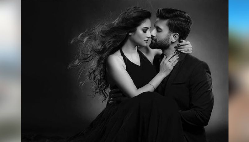 গতকাল সকাল থেকেই নুসরতের অন্তঃসত্ত্বা হওয়ার খবর ঘুম উড়েয়েছিল ভক্তদের। অন্যদিকে সকাল থেকেই একাধিক ফোন আসছে নিখিলের কাছে।