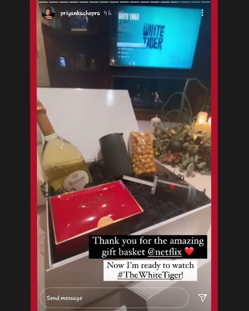 নেটফ্লিক্সের তরফ থেকেও গিফট বাস্কেট উপহার পেয়ে আপ্লুত প্রিয়ঙ্কা।