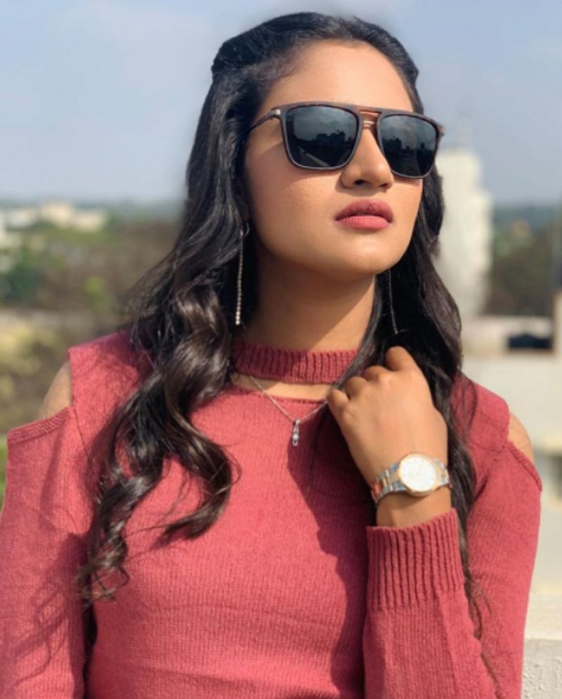 ನಟಿ ರಂಜನಿ ರಾಘವನ್ ದಿನಾ ದಿನಾ ಕ್ಯೂಟ್ ಆಗ್ತಿದ್ದಾರೆ. ಹಾಗೆಯೇ ಅವರ ಜನಪ್ರಿಯತೆಯೂ ಹೆಚ್ಚುತ್ತಲೇ ಇದೆ.