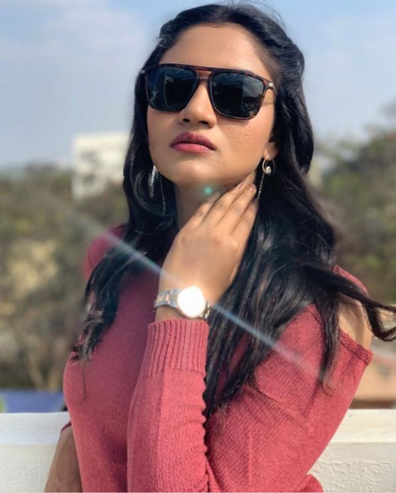 ಸೋಷಿಯಲ್ ಮೀಡಿಯಾದಲ್ಲಿ ಆಕ್ಟಿವ್ ಆಗಿರುವ ನಟಿ ಇತ್ತೀಚೆಗೆ ಮಾಡರ್ನ್ ಫೋಟೋಸ್ ಶೇರ್ ಮಾಡಿಕೊಂಡಿದ್ದಾರೆ.