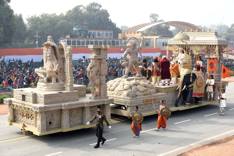ದೆಹಲಿಯಲ್ಲಿ ಜನವರಿ 26ರಂದು ನಡೆಯಲಿರುವ ಗಣರಾಜ್ಯೋತ್ಸವ ಸಮಾರಂಭದ ಸ್ತಬ್ಧಚಿತ್ರ ಮೆರವಣಿಗೆಯಲ್ಲಿ ಕರ್ನಾಟಕದ ವತಿಯಿಂದ ವಿಜಯ ನಗರ ಸಾಮ್ರಾಜ್ಯವನ್ನು ಪ್ರತಿನಿಧಿಸುವ ಸ್ತಬ್ಧಚಿತ್ರ ಪ್ರದರ್ಶಿಸಲಾಗುತ್ತಿದೆ