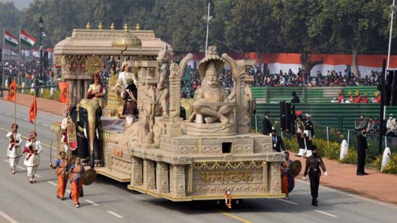 ಪ್ರತಿವರ್ಷ ಸ್ತಬ್ಧಚಿತ್ರ ಪ್ರದರ್ಶನದಲ್ಲಿ ಸುಮಾರು 30 ಕಲಾವಿದರು ಭಾಗವಹಿಸಲು ಅವಕಾಶವಿತ್ತು. ಆದರೆ, ಈ ಬಾರಿ ಕೊರೋನಾ ನಿಯಮಾವಳಿಗಳ ಕಾರಣ ಕೇವಲ 12 ಮಂದಿಗೆ ಮಾತ್ರ ಅವಕಾಶ ನೀಡಲಾಗಿದೆ.