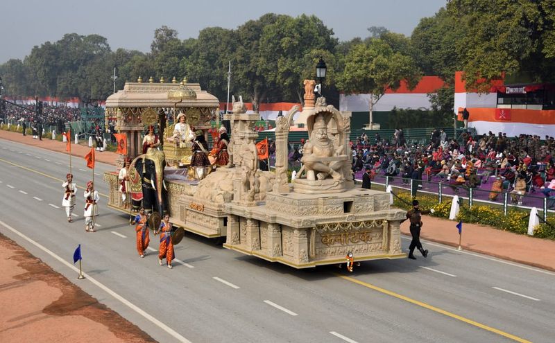 ಶಿವಮೊಗ್ಗ ರಂಗಾಯಣದ 12 ವೃತ್ತಿಪರ ಕಲಾವಿದರು ಸ್ತಬ್ಧಚಿತ್ರ ಮೆರವಣಿಗೆಯಲ್ಲಿ ಭಾಗವಹಿಸಲಿದ್ದು, ಕಲಾವಿದ ಶಶಿಧರ ಅಡಪ ಅವರ ನೇತೃತ್ವದಲ್ಲಿ ಸ್ತಬ್ಧಚಿತ್ರ ಮೂಡಿಬಂದಿದೆ.