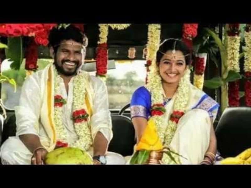 కానీ ఇటీవల `అలీతో సరదాగా` షోలో వర్షిణి తనకు పెళ్లిపై ఇంట్రెస్ట్ లేదని చెప్పింది. లవ్కి ఓకే అని క్లారిటీ ఇచ్చింది. ఈ సందర్భంగా తమ లాంటి మంచి వాళ్లు కూడా ఉంటారని చెప్పాడు ఆది. కానీ ఏ లాభం మ్యారేజ్ చేసుకునే ఉద్దేశం లేదని చెప్పింది.